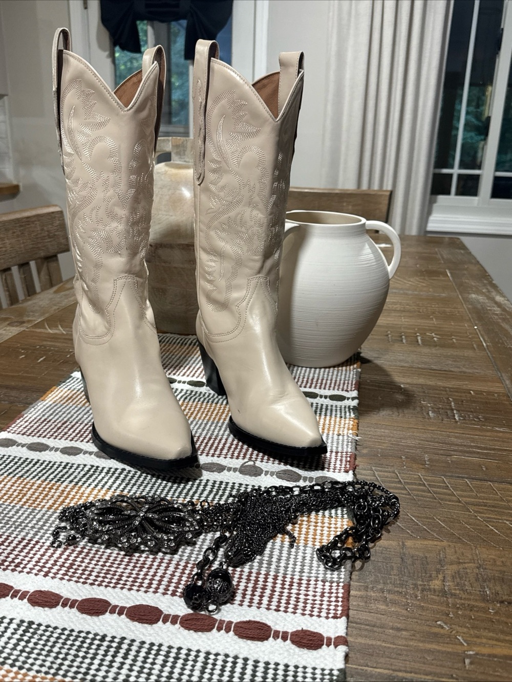 Women's cream embroidered Nordstrom boot size 9.5